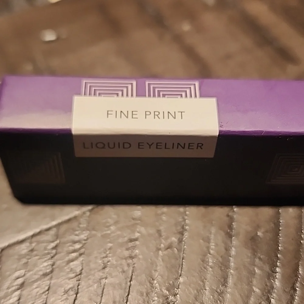 🆕️Belle En Argent Liquid Eyeliner - Fine Print -Black